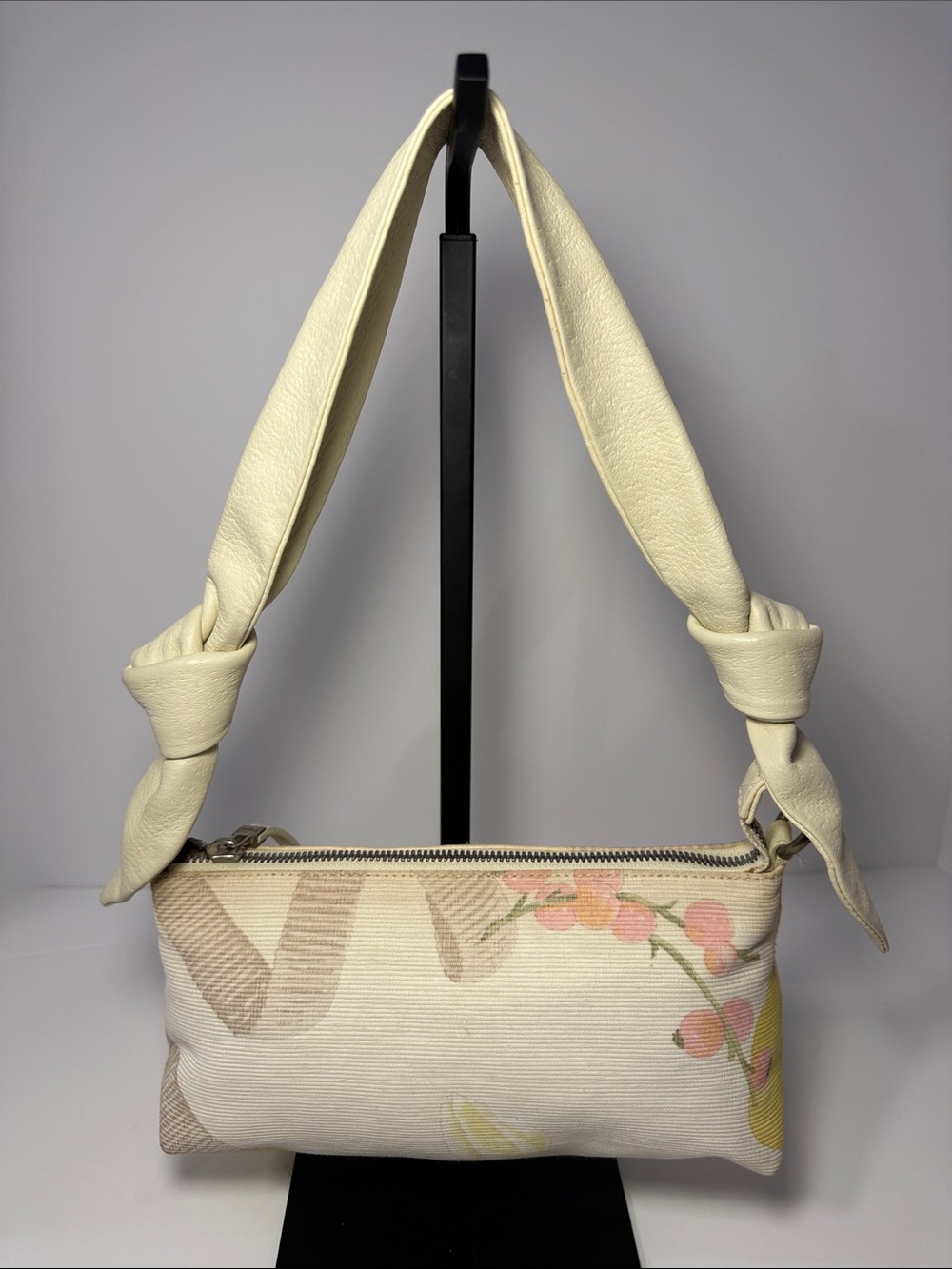 Salvatore Ferragamo Ivory Knotted-Handle Shoulder Bag with Floral Accent - Picture 4 of 12